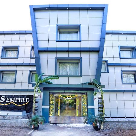 Отель Cs Empire Lakshmanpur Экстерьер фото