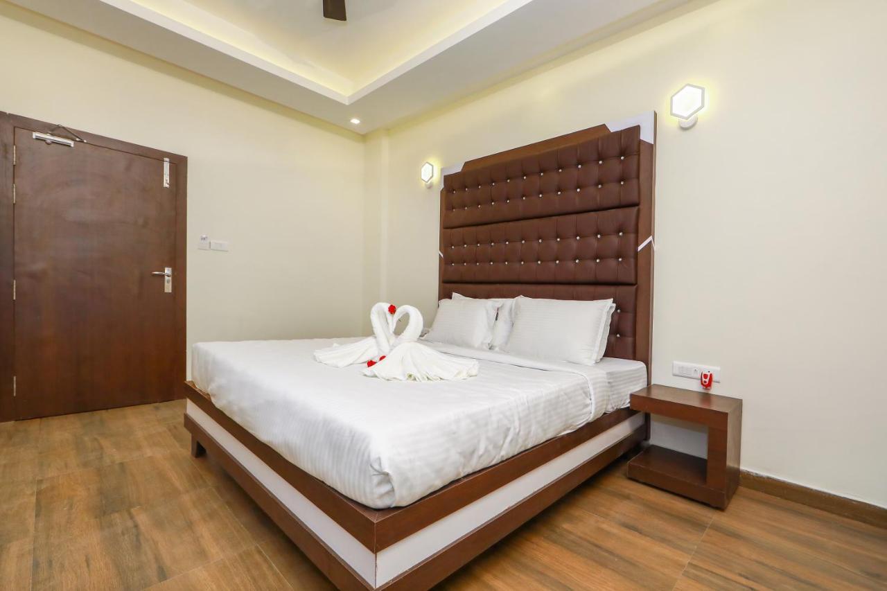 Отель Cs Empire Lakshmanpur Экстерьер фото