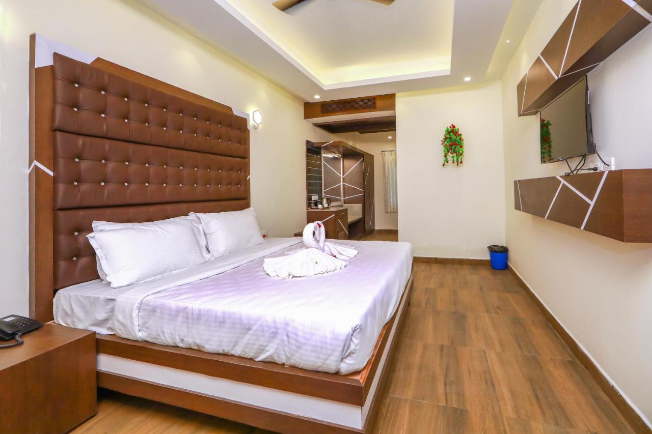 Отель Cs Empire Lakshmanpur Экстерьер фото