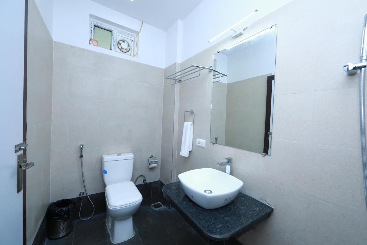 Отель Cs Empire Lakshmanpur Экстерьер фото