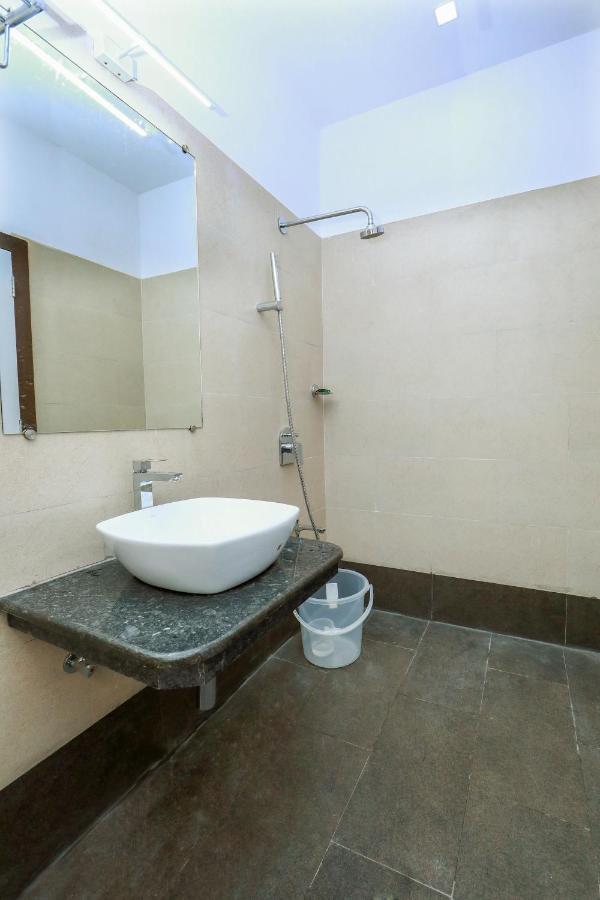 Отель Cs Empire Lakshmanpur Экстерьер фото
