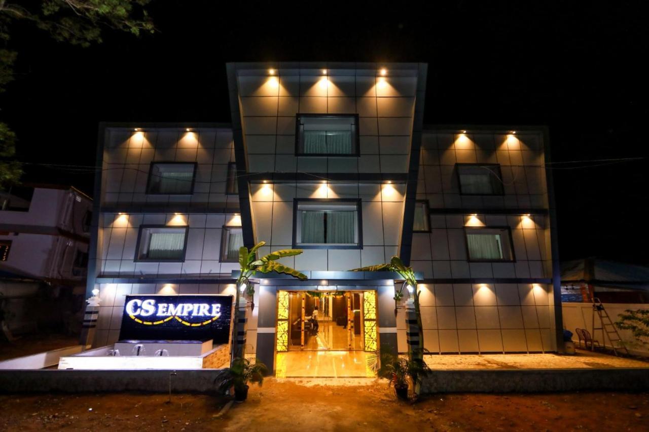 Отель Cs Empire Lakshmanpur Экстерьер фото