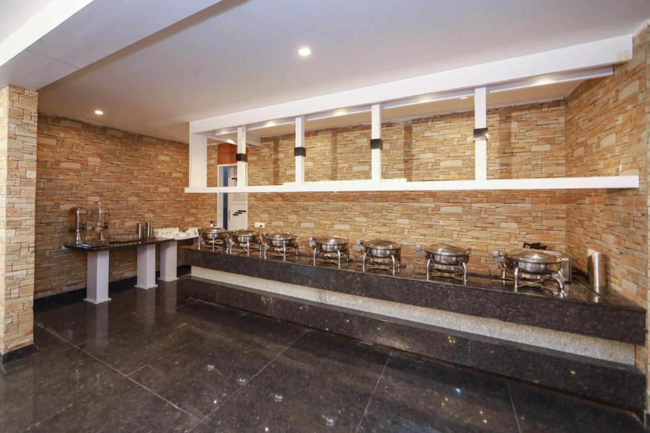 Отель Cs Empire Lakshmanpur Экстерьер фото