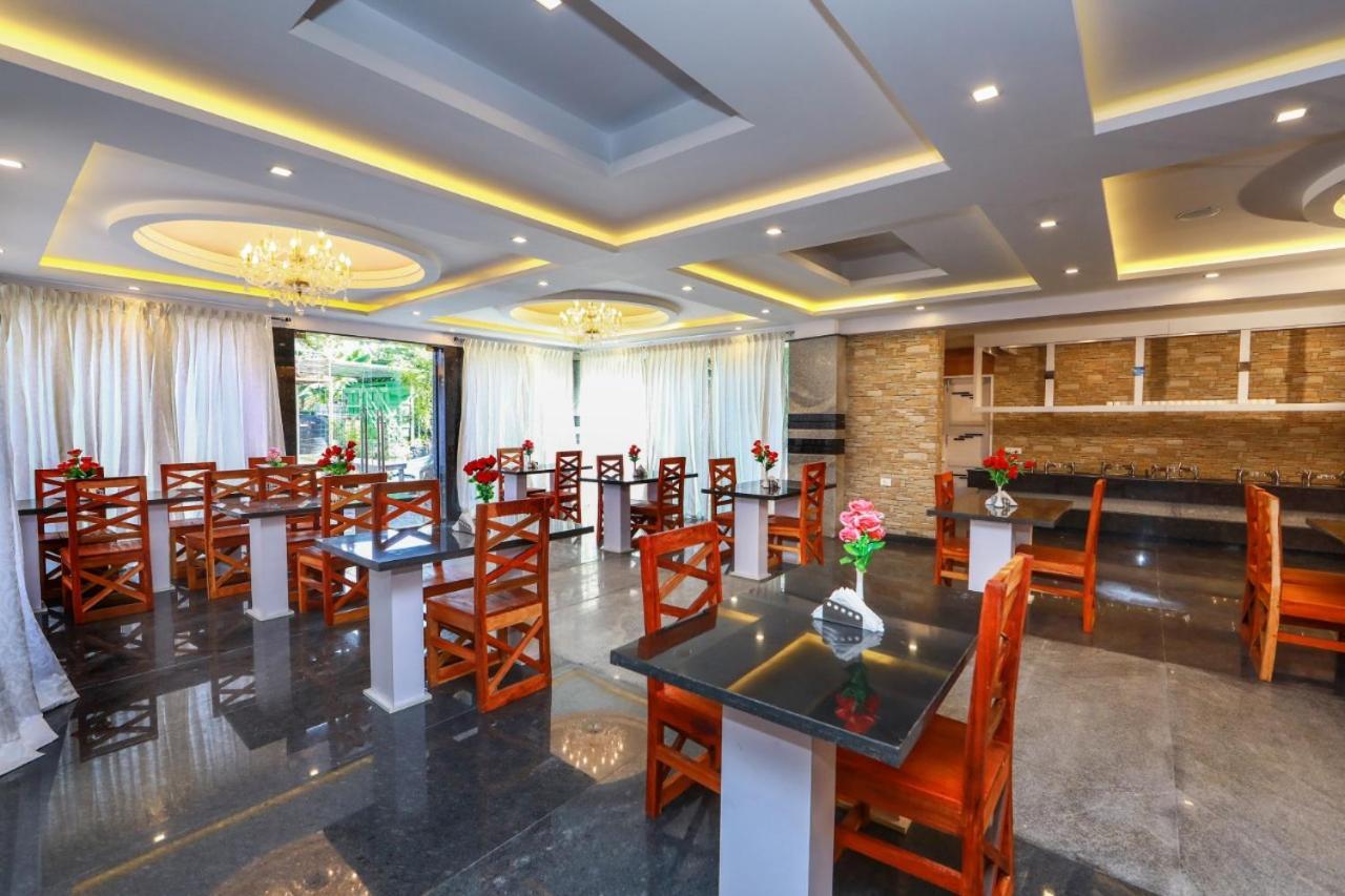 Отель Cs Empire Lakshmanpur Экстерьер фото