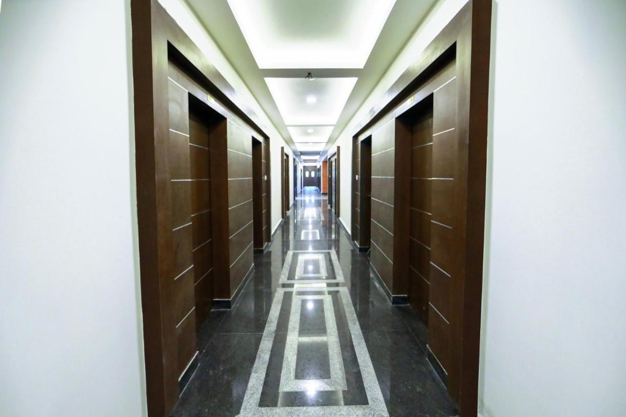 Отель Cs Empire Lakshmanpur Экстерьер фото